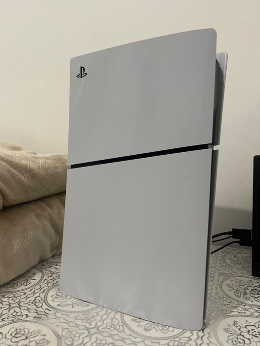 PS5 versão slim com disco de 1 TB