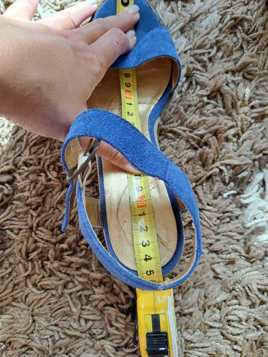 Замшевые босоножки