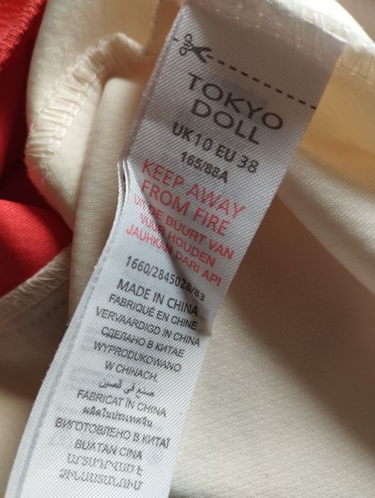 Sukienka czerwona kremowa tokyo doll geometryczna obcisła midi
