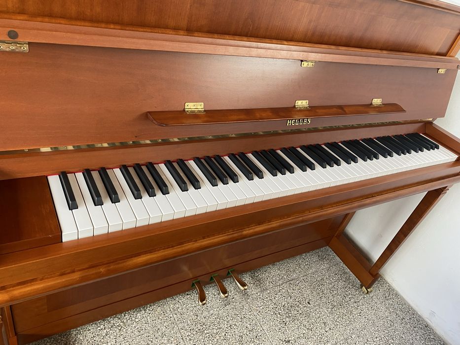 Piękne pianino Hellas