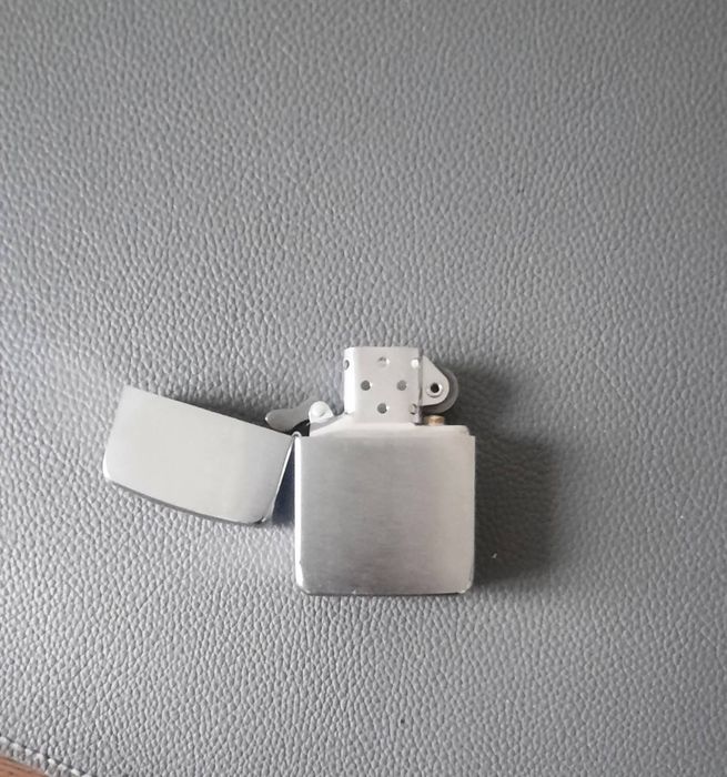 Продам зажигалку оригінал