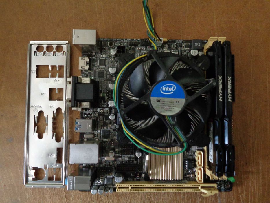 [Usado] Bundle Asus H81I-PLUS + Intel Core i5-4690 3.90GHz Socket 1150 + Kingston HyperX FURY Black 8GB (2x4GB) DDR3 1866MHz CL10