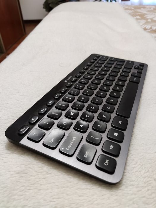 Logitech Bluetooth®  Teclado iluminado K810