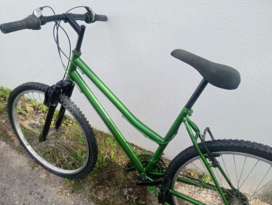Bicicleta verde brilhante