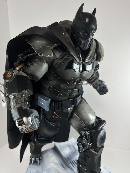 Фігурка Бетмен з гри Batman Arkham Origins з підсвіткою