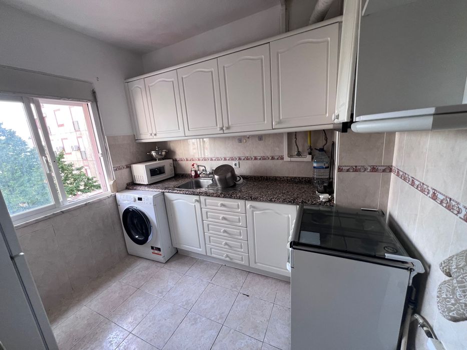 Quarto individual para arrendar- disponível para entrada imediata