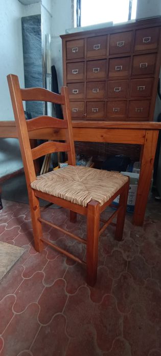 Mesa de jantar em pinho mexicano