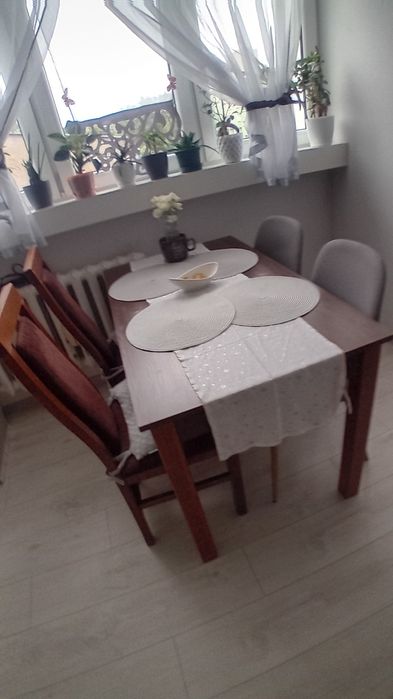Stół i krzesła  używane