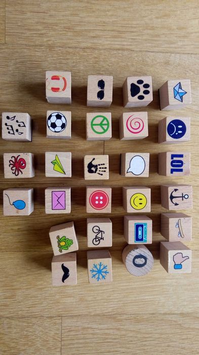 27 carimbos com temas diferentes