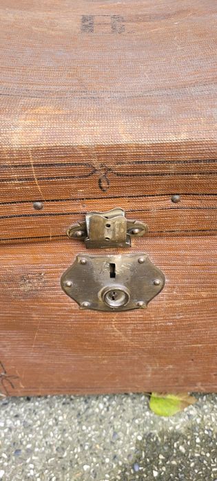 Przedwojenny kufer zamorski, stara waliza walizka