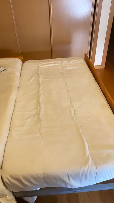 Conjunto de camas com gaveta (madeira)