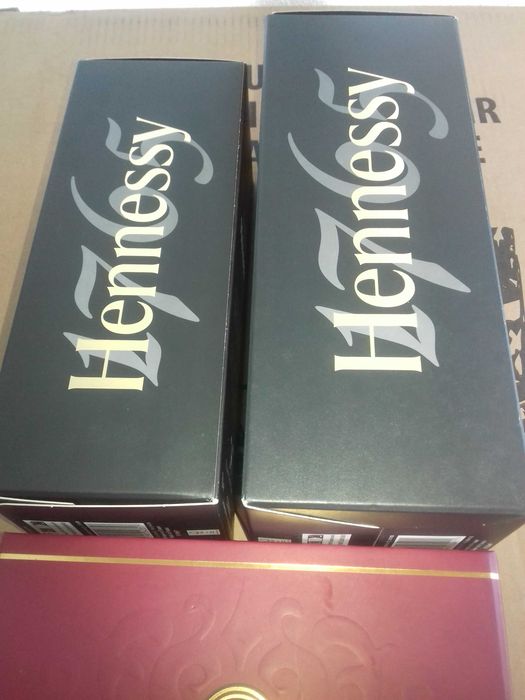 Подарункова коробка коньяку Хенесі / подарочная упаковка Hennessy