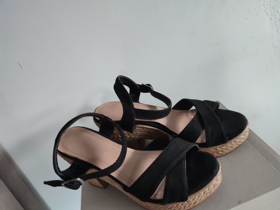 Buty na koturnie, sandały 37
