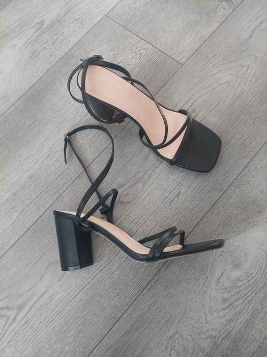 Śliczne nowe czarne sandałki na obcasie słupku na wesele imprezę 38