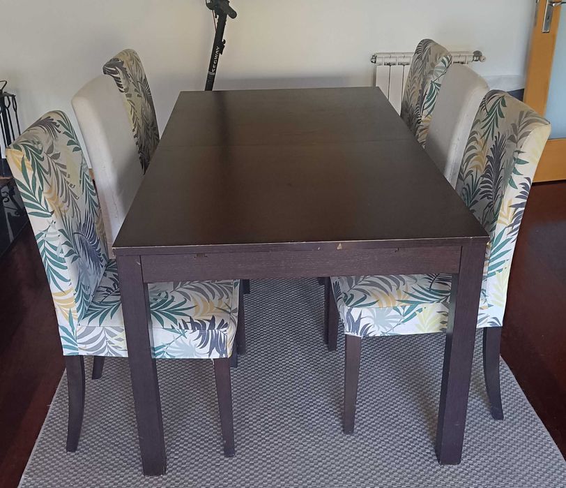 Mesa extensível e 6 cadeiras com capa IKEA