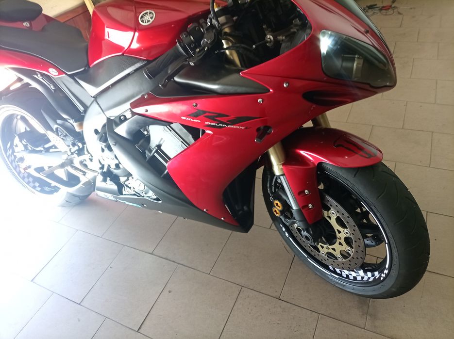 Vendo Yamaha r1 e bom estado