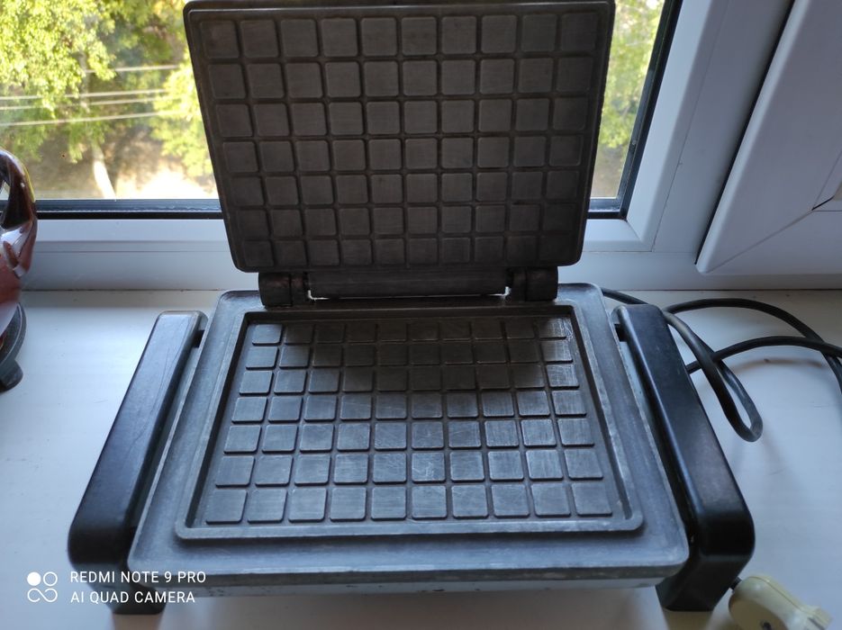 Вафельница,б/у, 900гр.