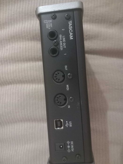 Аудіоінтерфейсинг Tascam US 2×2