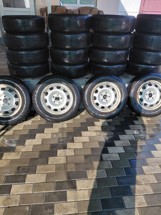 Продам комплект коліс 215/65/16  5×112 wag
