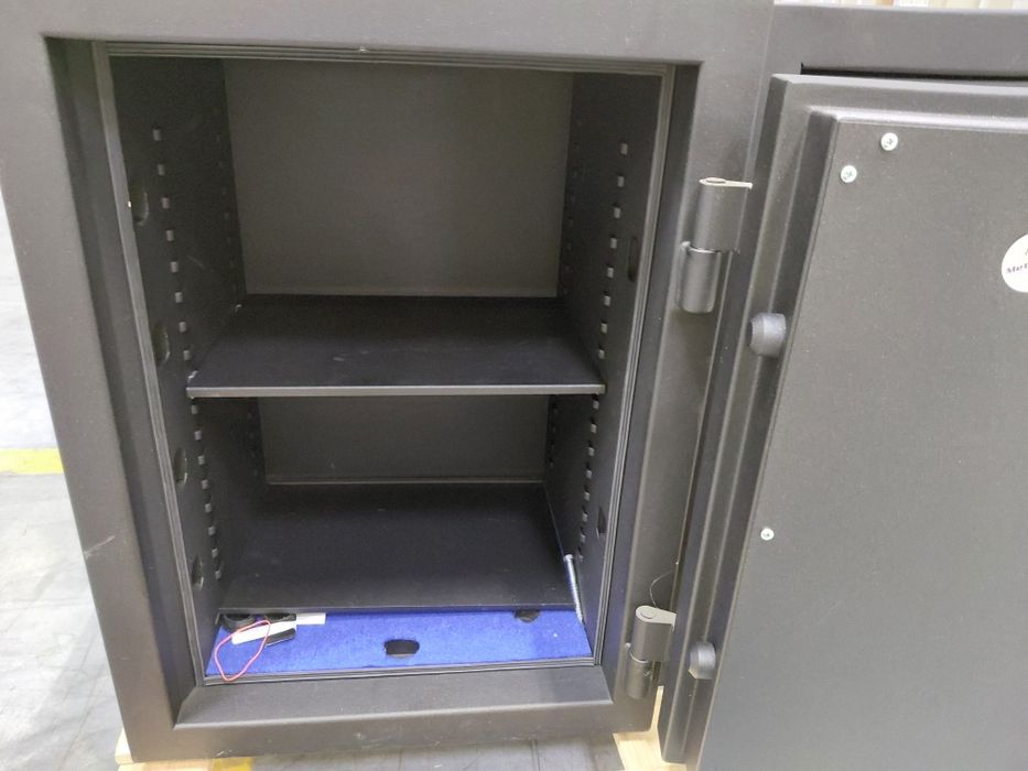 Sejf Metalkas gabinetowy 4GB kl. I z zamkiem kluczowym czarny