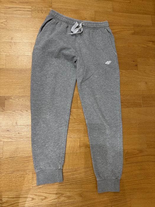 Dziewczęce  spodnie dresowe 4F 164cm szare