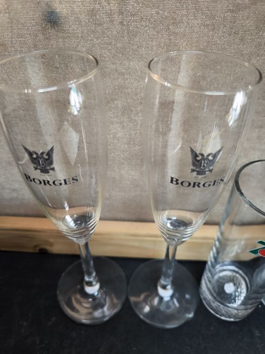 2 Copas Borgues + 1 copo 7up + 1 copo Artic