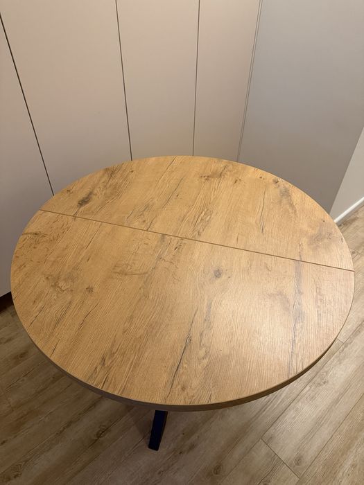Stół okrągły 100 cm, z możliwoscią dostawki 40 cm.
