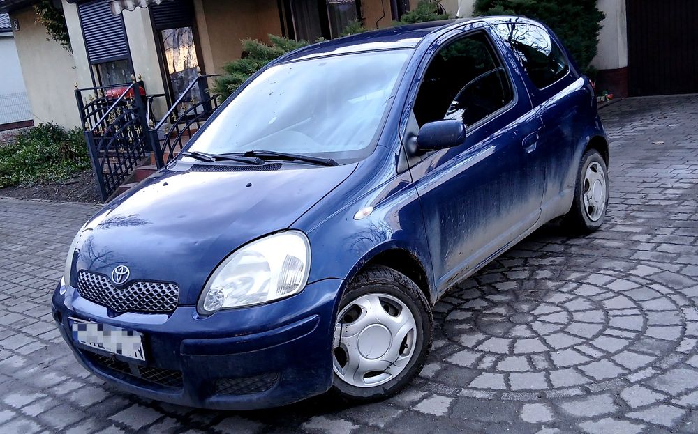 Toyota Yaris 1.3 Lift Rok 2004 Wspomaganie Klima CD Zimówki
