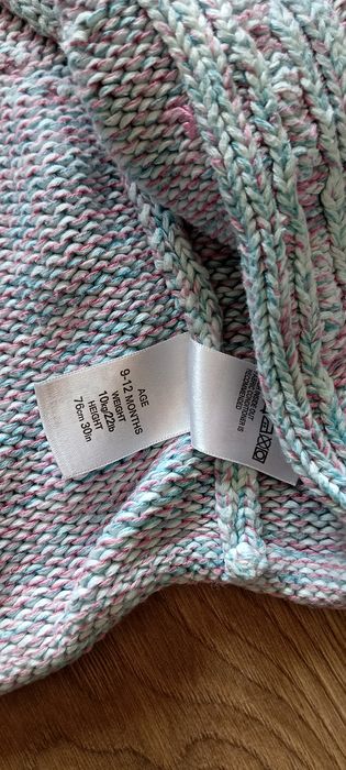 Sweterek Marks&Spencer niebiesko- różowy r.9-12 miesięcy