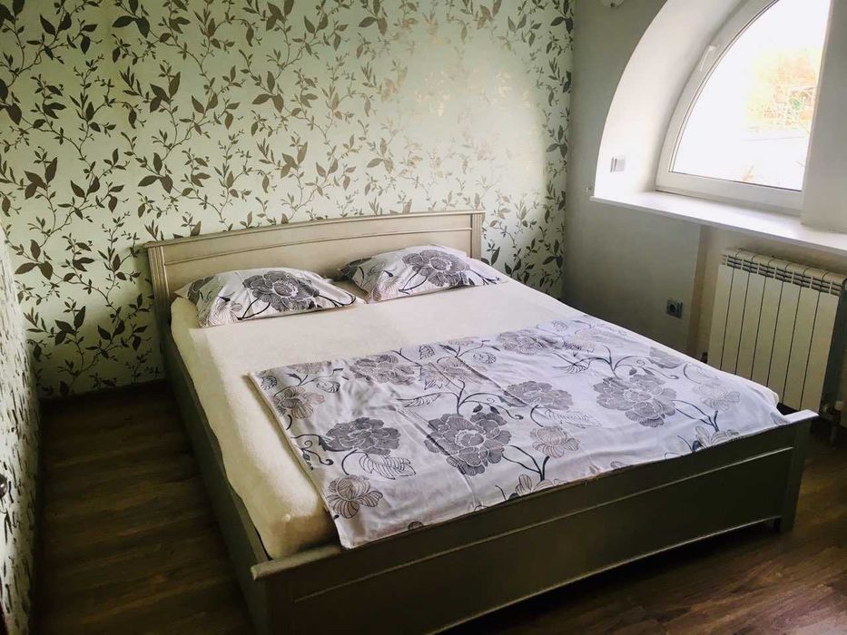 Дом 450 кв. До 35 человек. Сауна, беседка, теннис, генератор, бассейн.