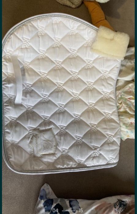 Czaprak vs full biały