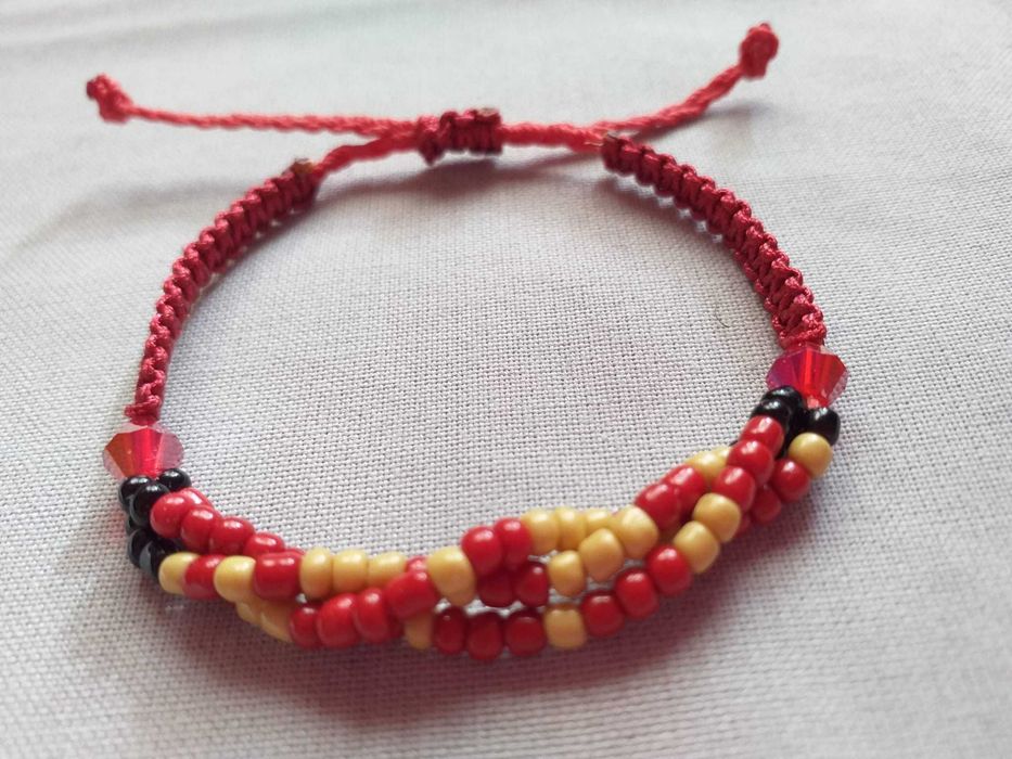 4 Pulseiras em Macramê Sobriedade com Miçangas e Cristais