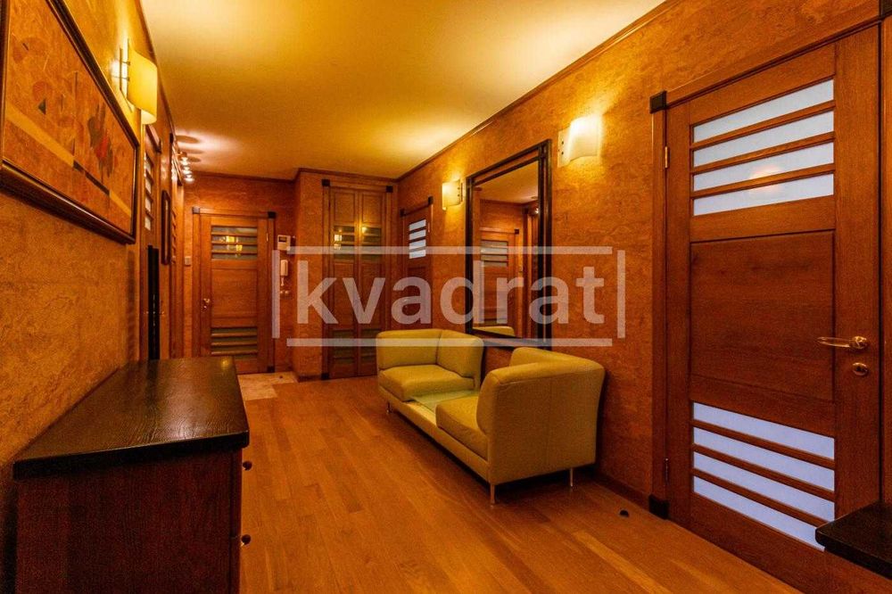 ТЕРМІНОВО ! Без комісії ВАМ % Продаж 3к квартири 120м2 вулиця Хрещатик 4 Шевченківський район центр міста Київ СВІТЛО НЕ ВИМИКАЮТЬ ТРЬОХСТОРОННІЙ ВИД