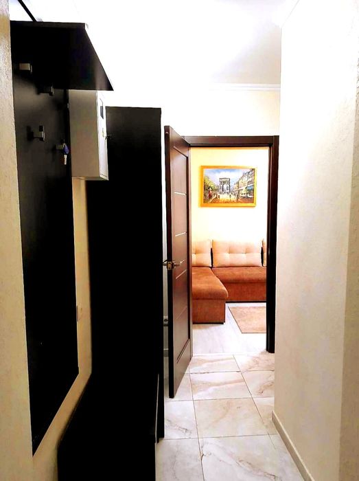 Квартира Центр Сахарова на 1 поверсі! Жалюзі на вікнах!