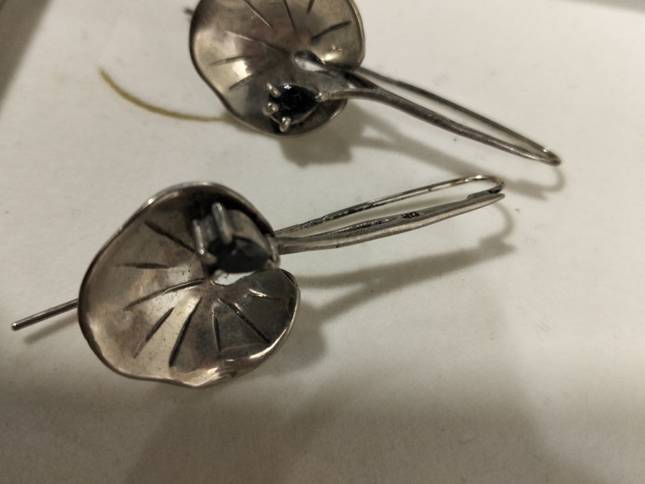 Conjunto brincos e alfinete