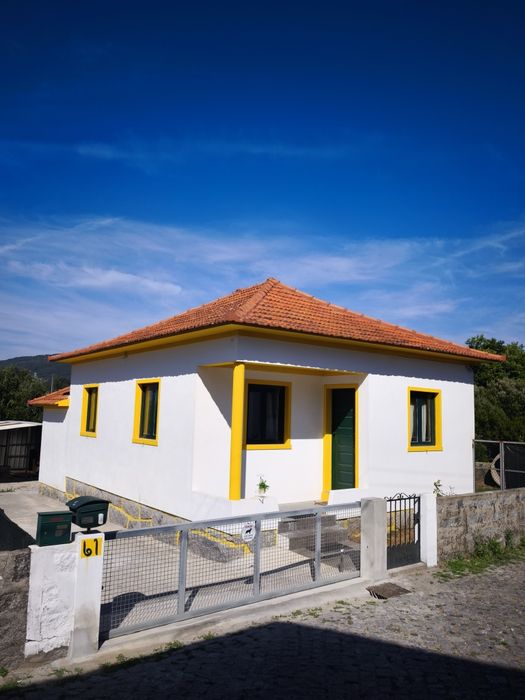 CASA T2 com garagem e jardim