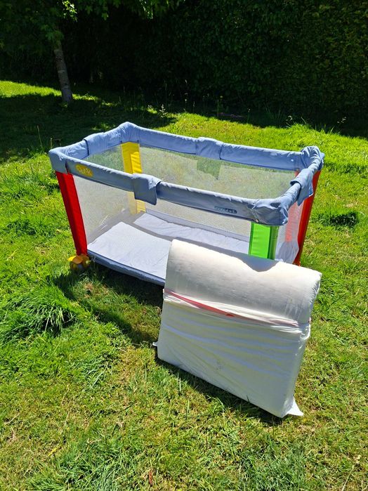 Cama de criança com colchão