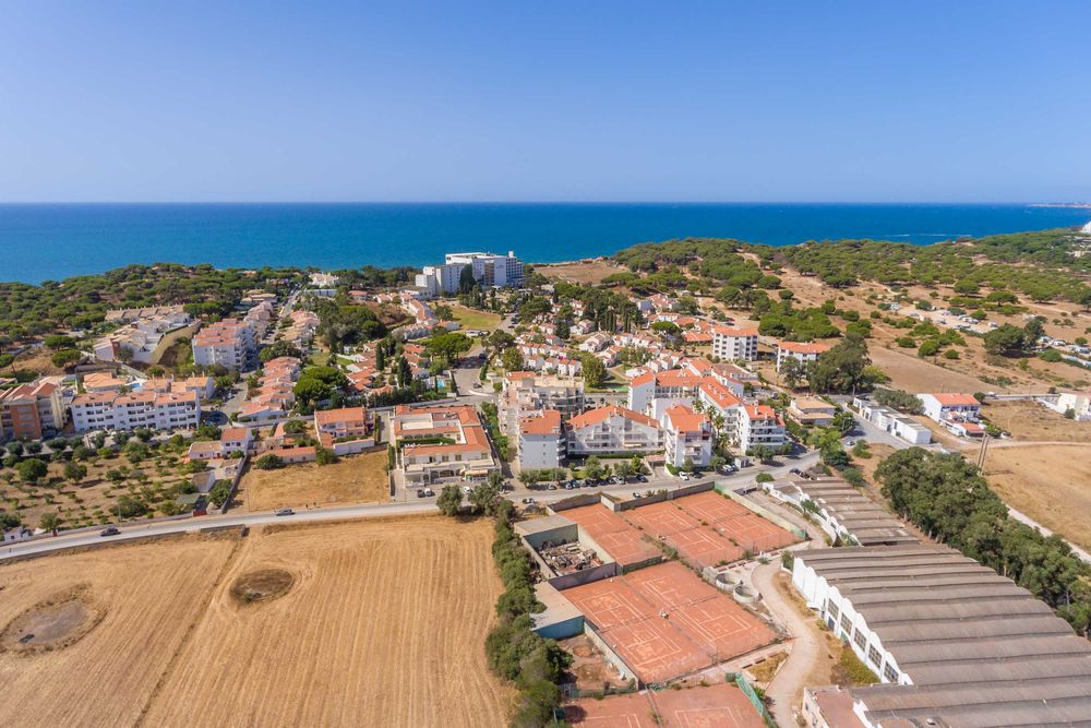 Apartamento muito bonito e acolhedor perto de uma praia de sonho! - com vista para o jardim e 2 varandas