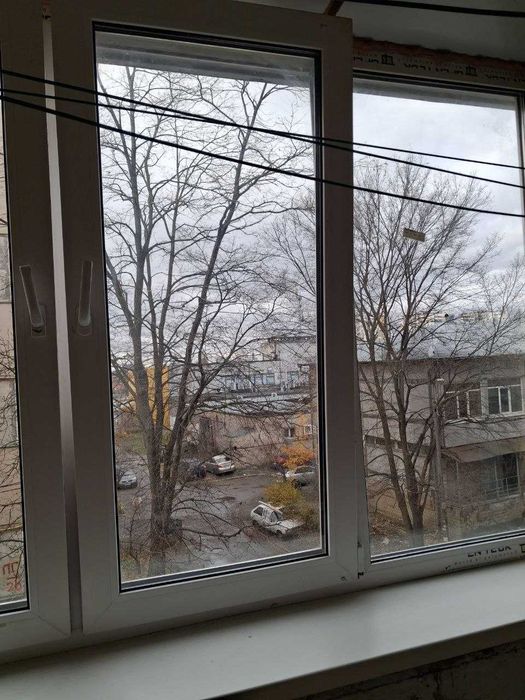 Продам 1-кімнатну на Райдужному масиві Райдужна 13в