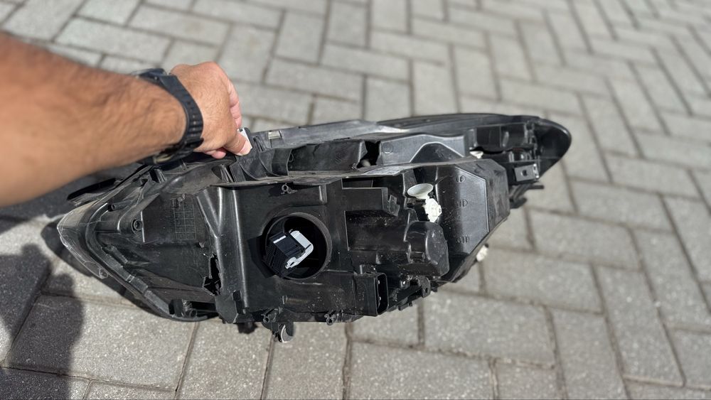 Farol led BMW serie 1 (danificado)