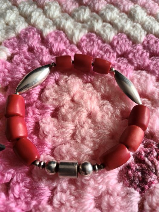 Srebra bransoletka z koralem