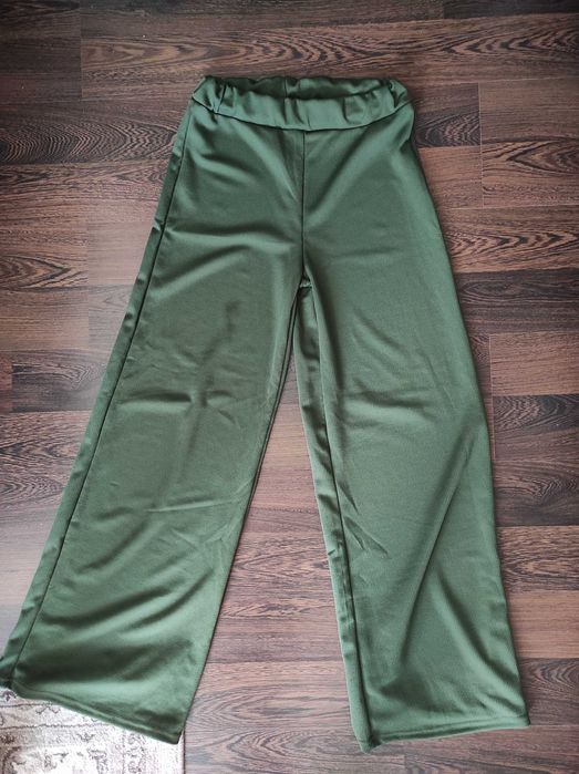 Легенькі штани в рубчик кольору хакі