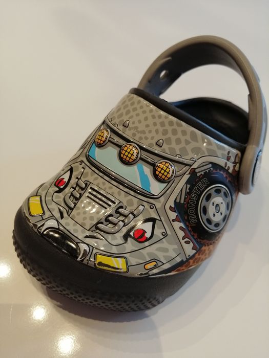 Sandálias Croscs com luzes