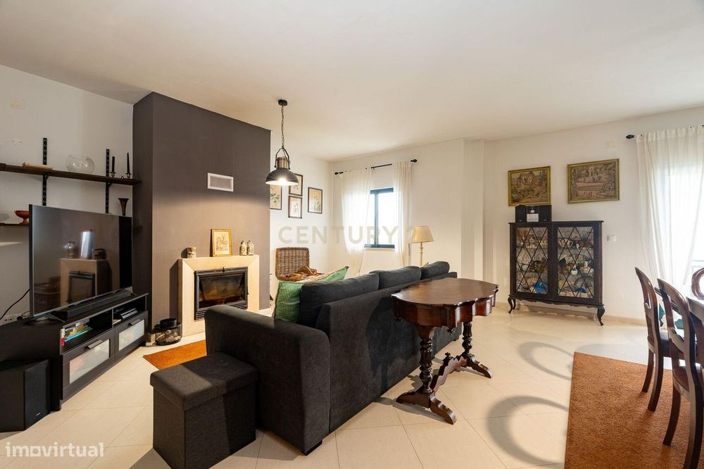 Apartamento T3 com áreas generosas