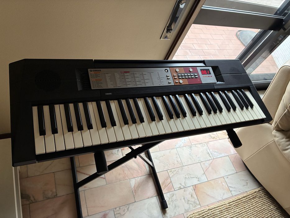 Piano YAMAHA psr f50