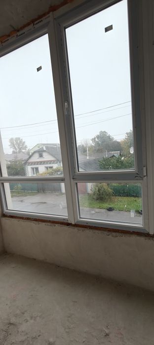 Продається 2к Виставка