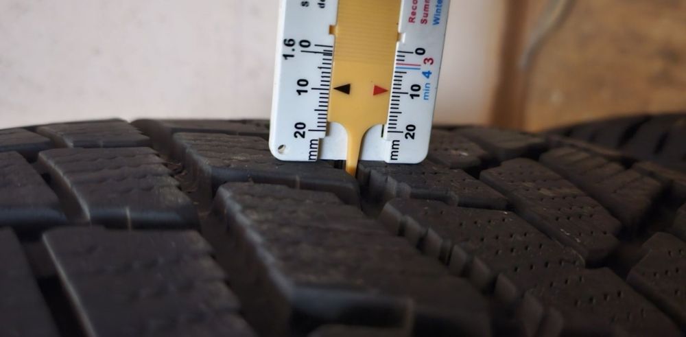 Шины всесезонные, 275 40 20 - 315 35 20, 8мм