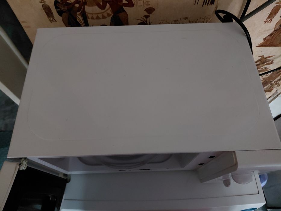 Мікроволновка 870 грн працює