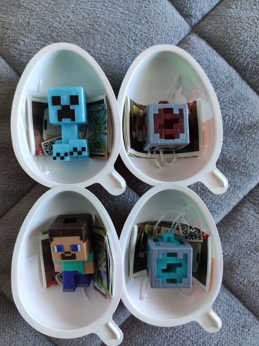 Фігурки Kinder joy Minecraft.