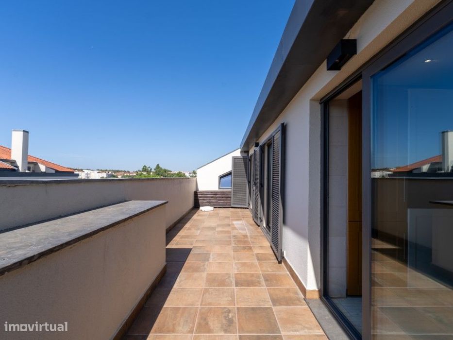 Apartamento T1+2 para arrendamento sem móveis, em condomínio privad...